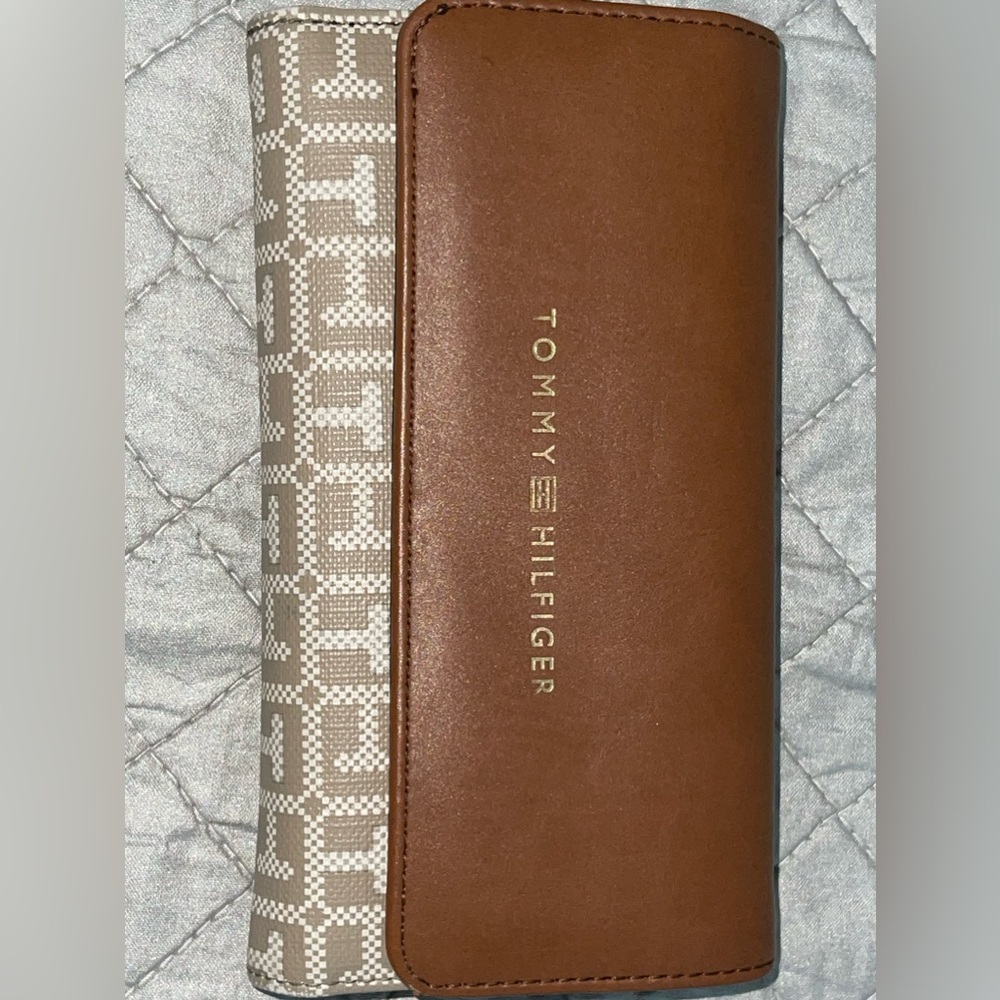 Tommy Hilfiger wallet
